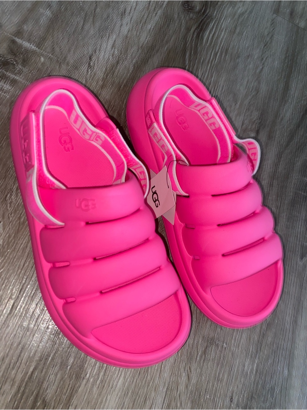 NWT Pink UGG SPORT YEAH Size 8